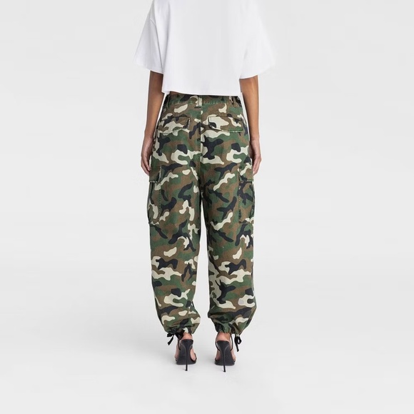 KBB by KAHLANA Target M Medium Mid-Rise Straight Leg The Cargo Jogger Camo Pant - Picture 2 of 9